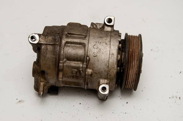 FORD TRANSİT 190 V ÇIKMA PARÇA  KLİMA KOMPRESÖRÜ